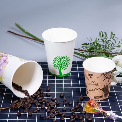 Eenmalige kopjes koffiepapier met een enkele wand, op maat gedrukt, milieuvriendelijk voor koffiefeestjes